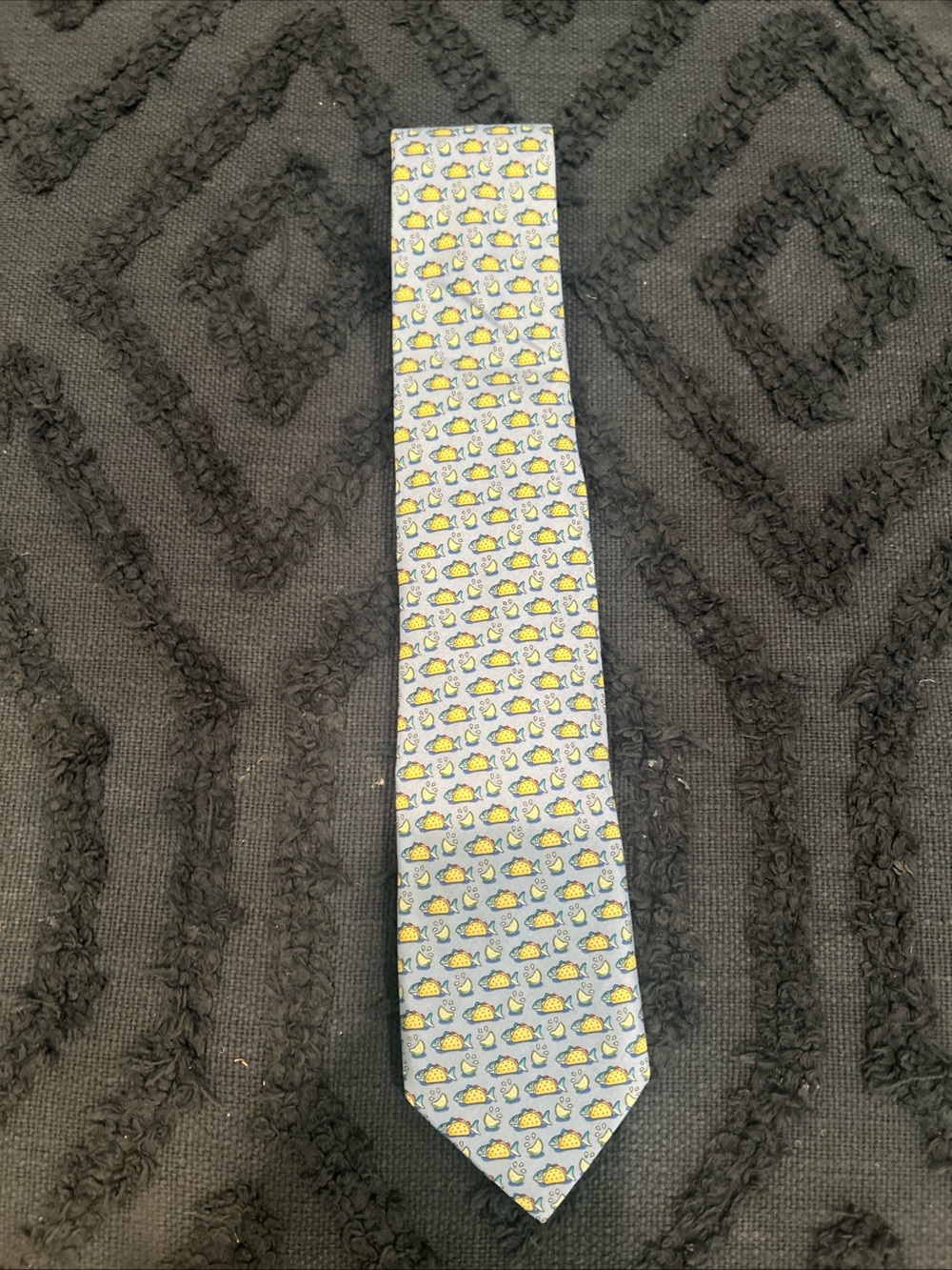 Vineyard Vines men’s blue fish taco silk tie